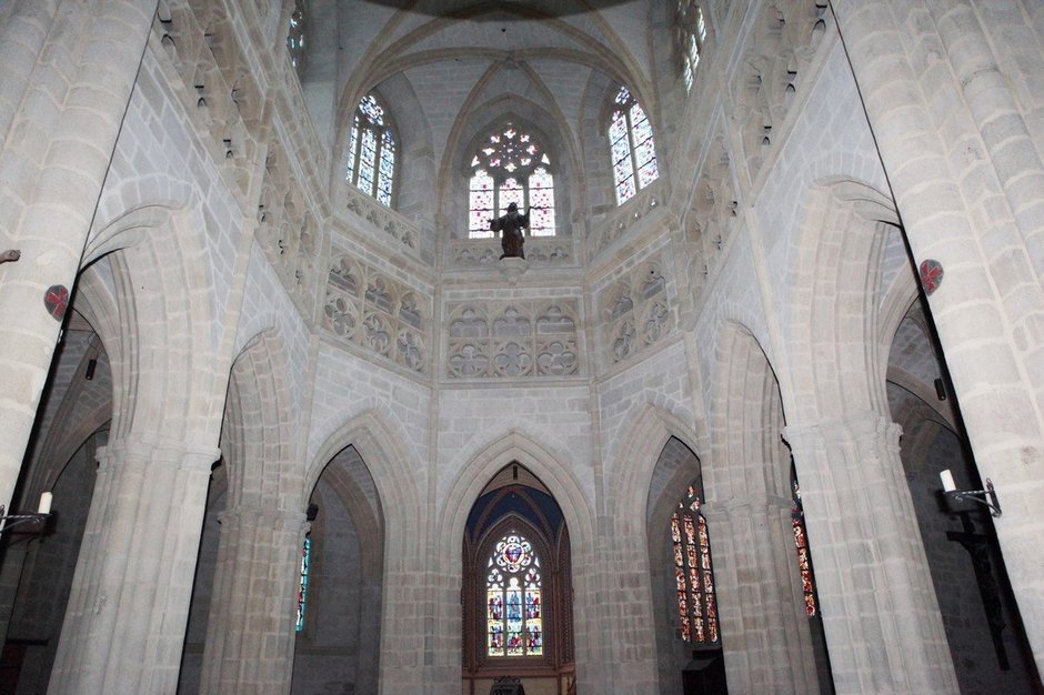 L'intérieur de la cathédrale Saint-Etienne